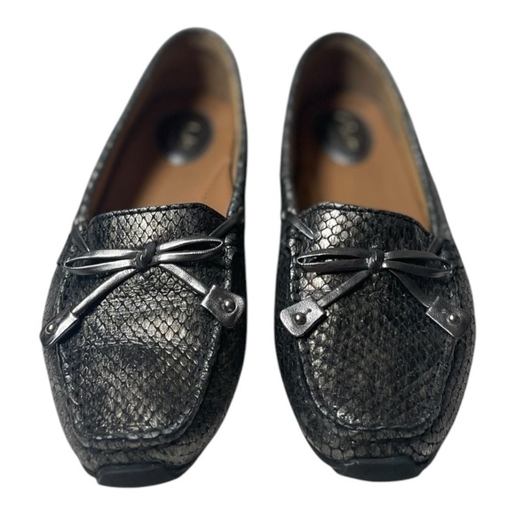 Clark’s Artisan Women’s Dunbar Cruiser Leather Driving Shoes - Picture 2 of 10